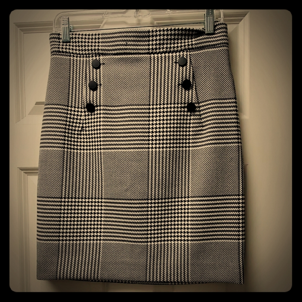 Houndstooth pencil skirt